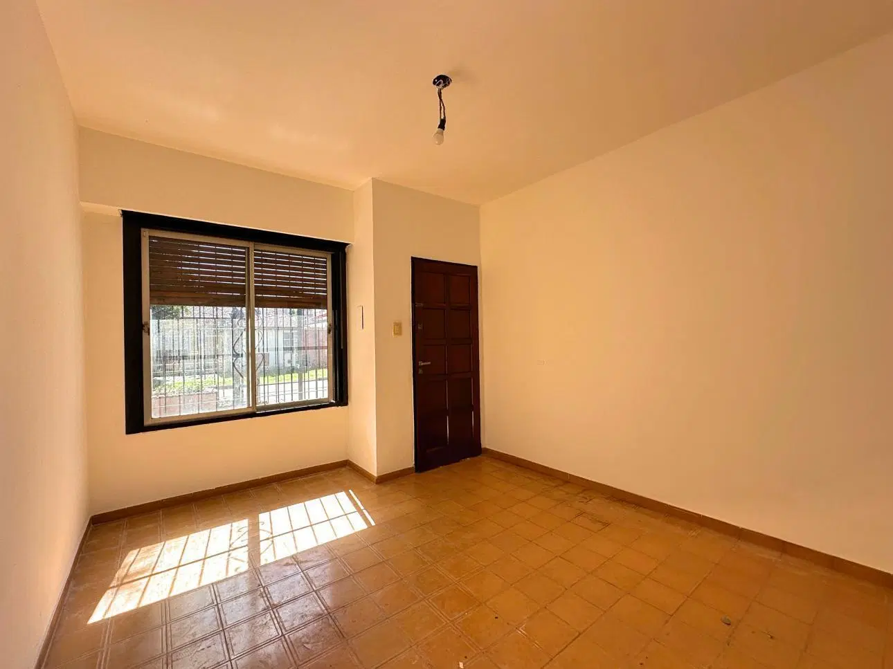 Casa de 3 ambientes con patio y cochera 3