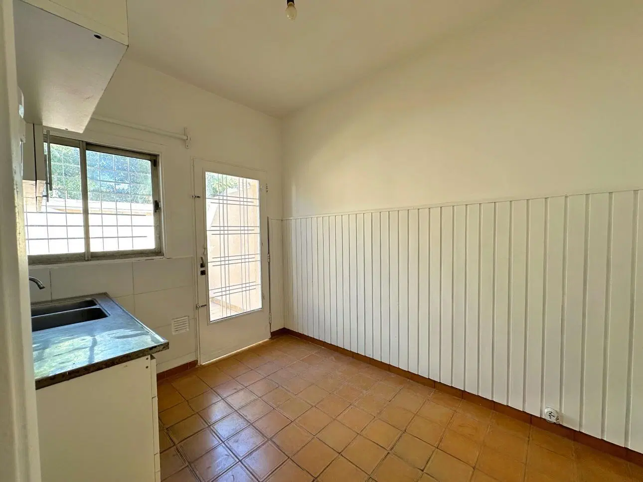Casa de 3 ambientes con patio y cochera 5