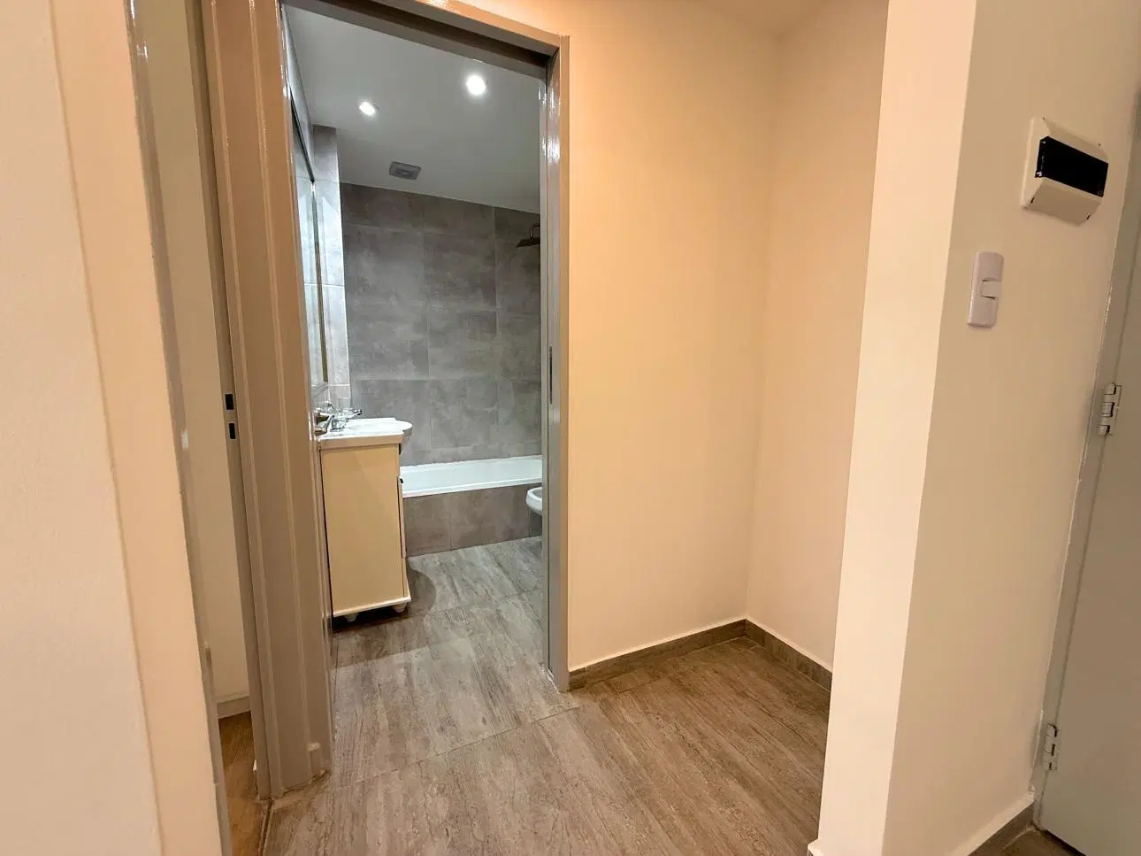 Departamento de 2 ambientes con balcon y lavadero 4