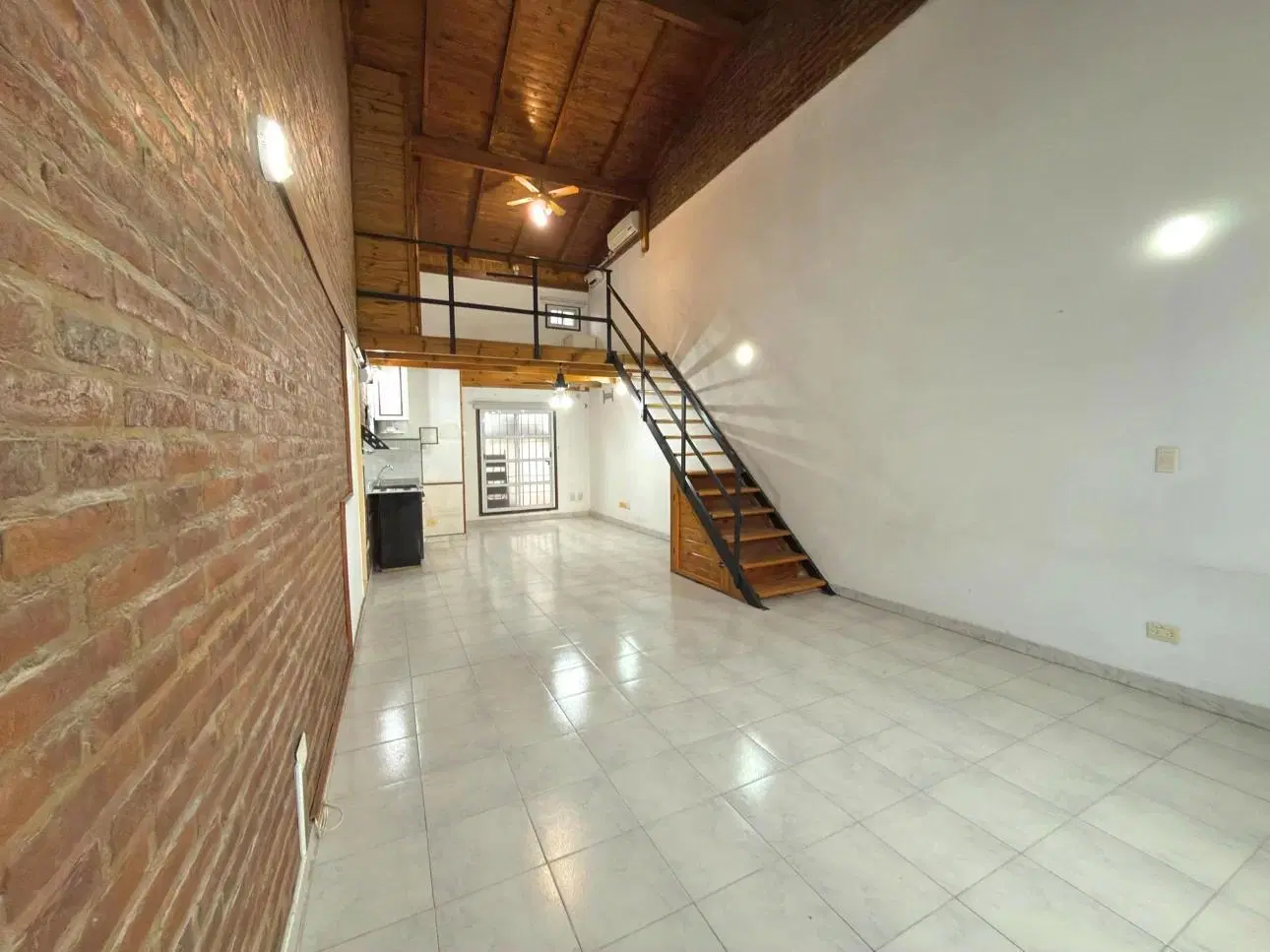 Departamento de 2 ambientes con patio 4
