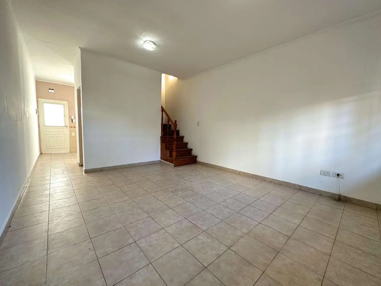 Triplex de 4 ambientes con patio 5
