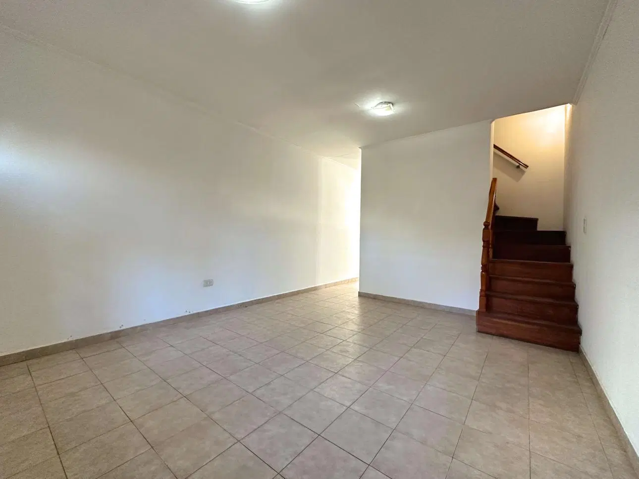 Triplex de 4 ambientes con patio 3