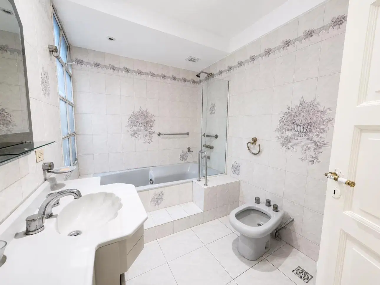 Casa de 3 ambientes en increible zona 5