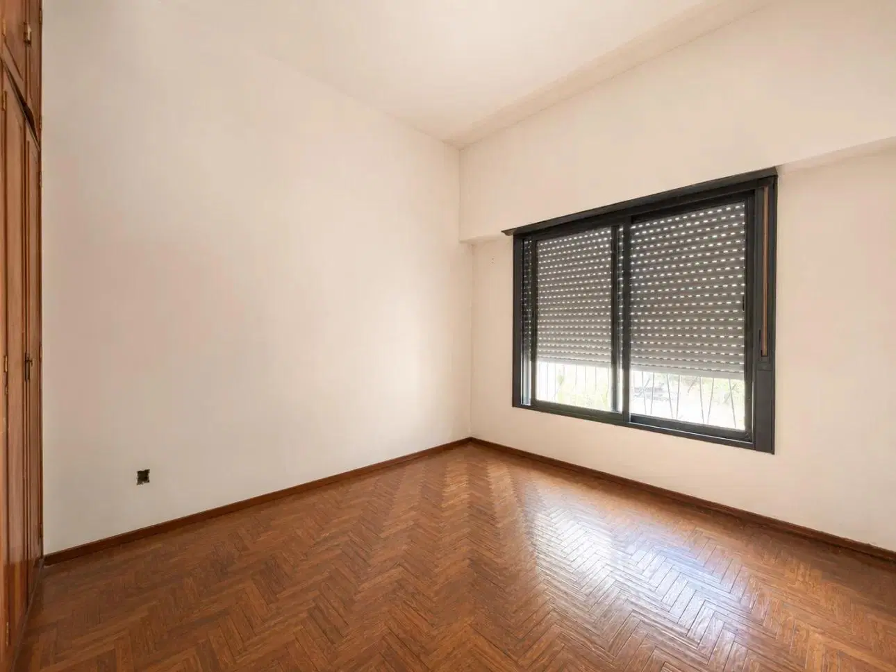 Casa de 3 ambientes con parque y garage 8