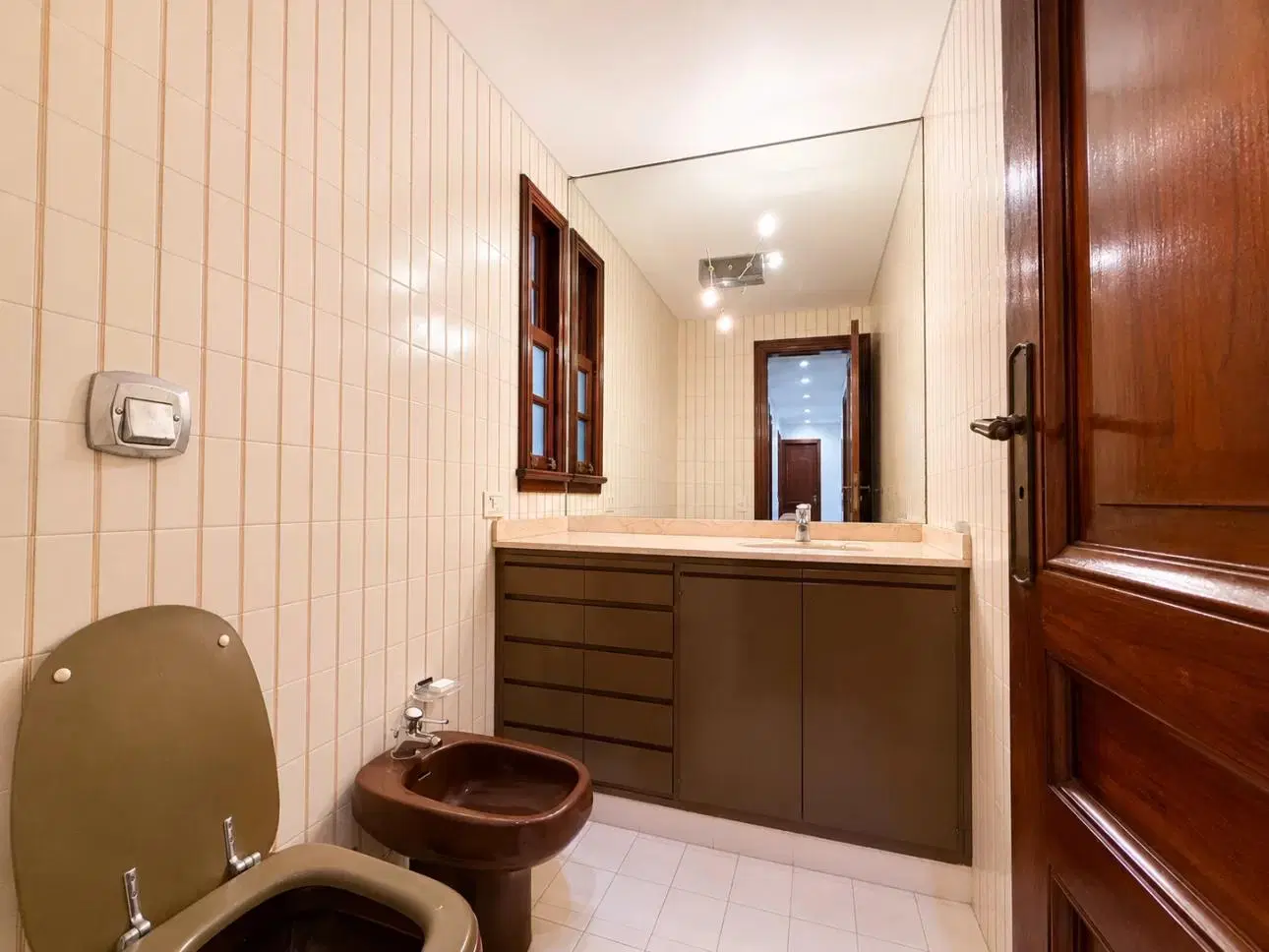 Chalet de 7 ambientes con parque, piscina y cocheras 5