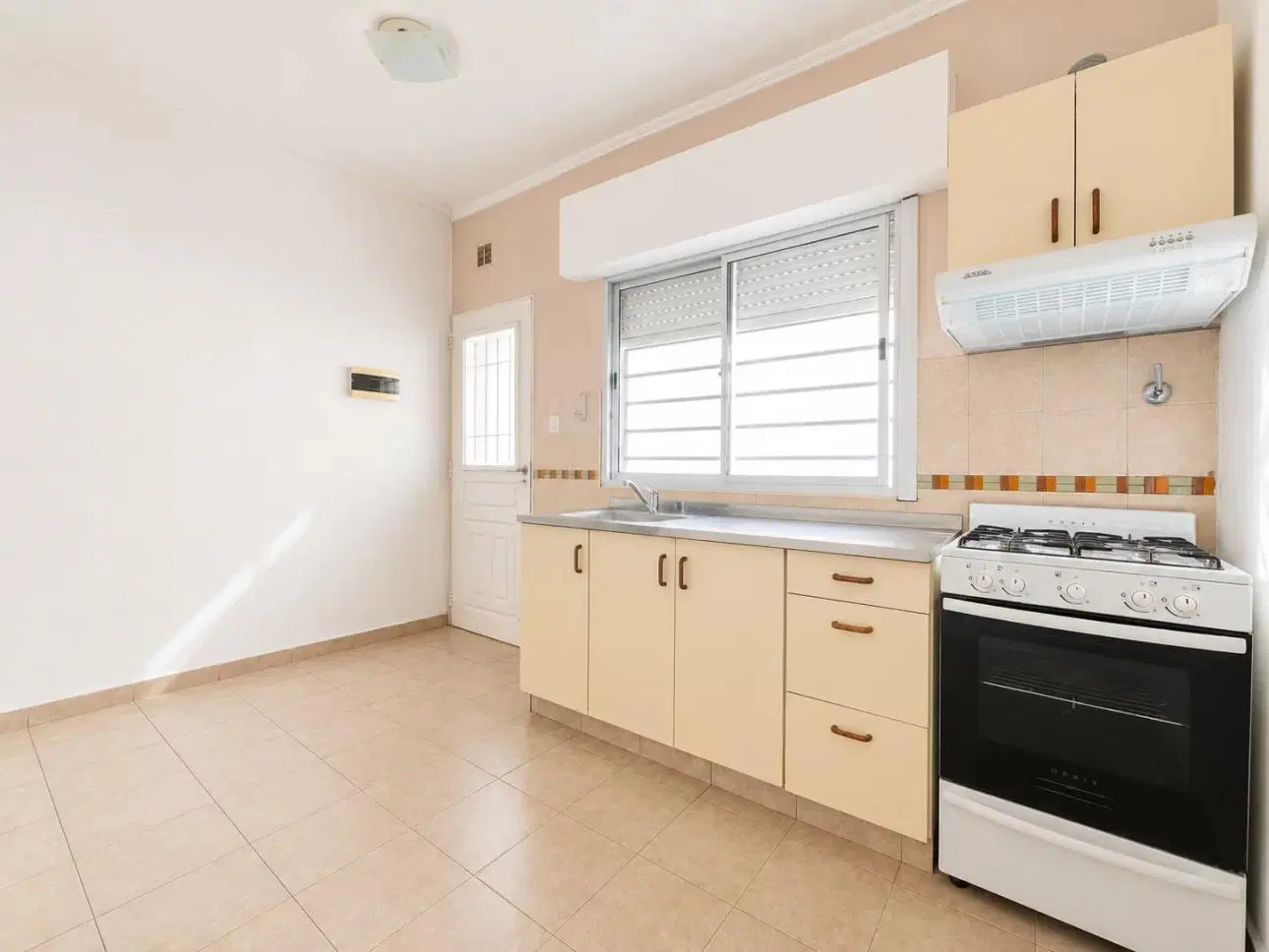 Triplex de 4 ambientes con patio 5