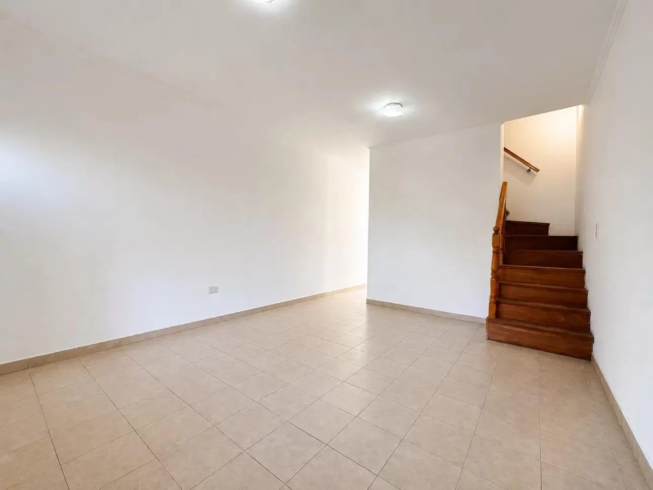 Triplex de 4 ambientes con patio 3
