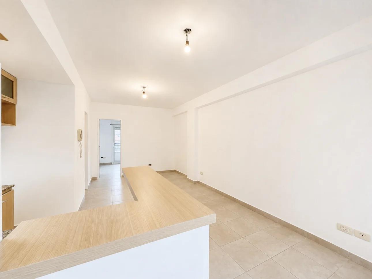 Foto de Departamento de 2 ambientes con balcon y cochera, imagen 1