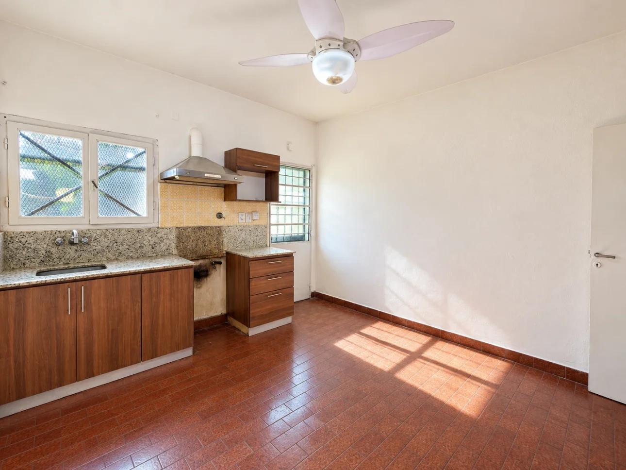 Foto de Casa de 3 ambientes con parque y 2 cocheras, imagen 4