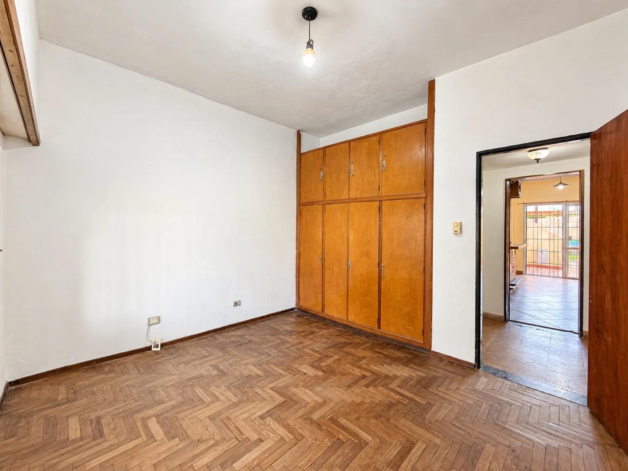 Foto de Casa de 3 ambientes con parque y 2 cocheras, imagen 3