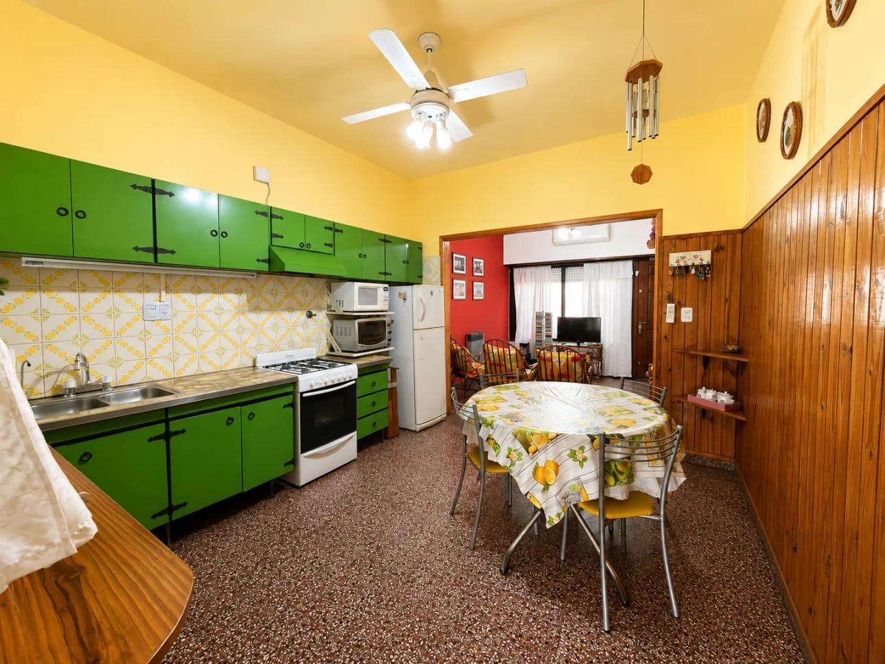 Foto de Casa de 3 ambientes con patio y cochera pasante, imagen 2