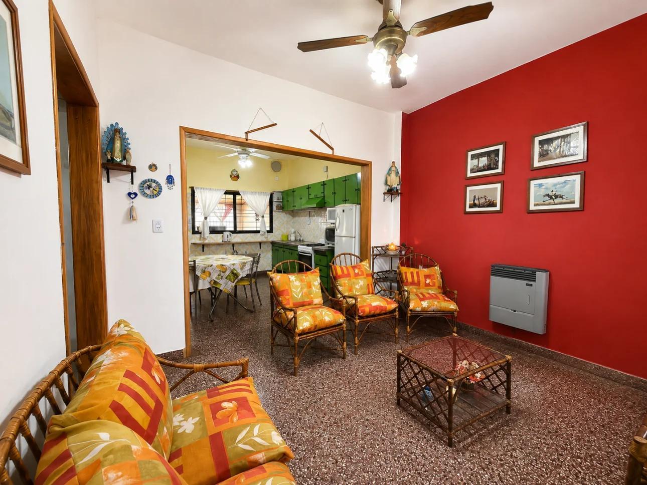 Foto de Casa de 3 ambientes con patio y cochera pasante, imagen 3