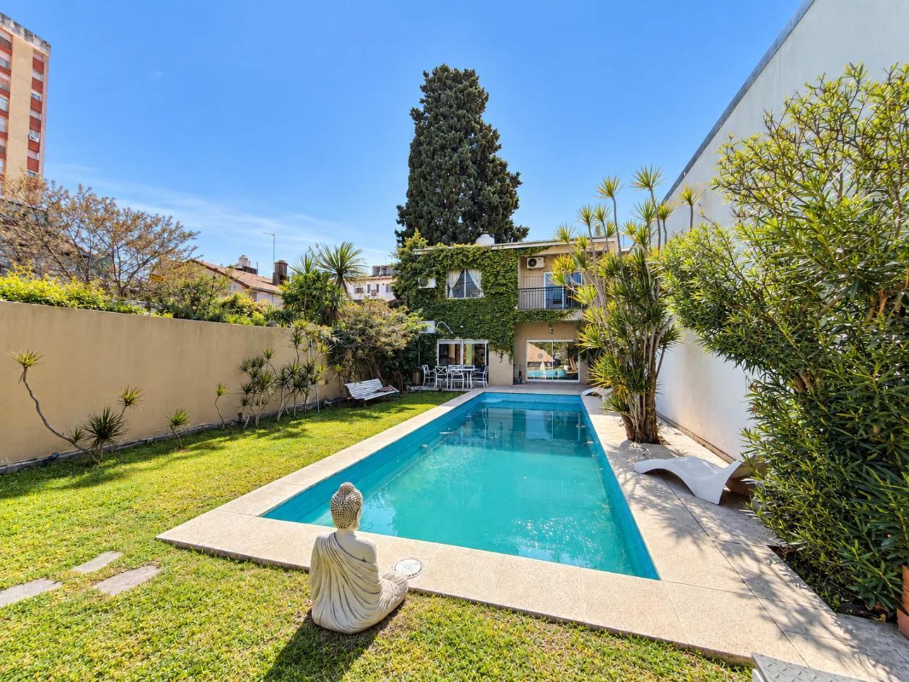 Foto de Chalet de 3 ambientes con parque y piscina, imagen 2