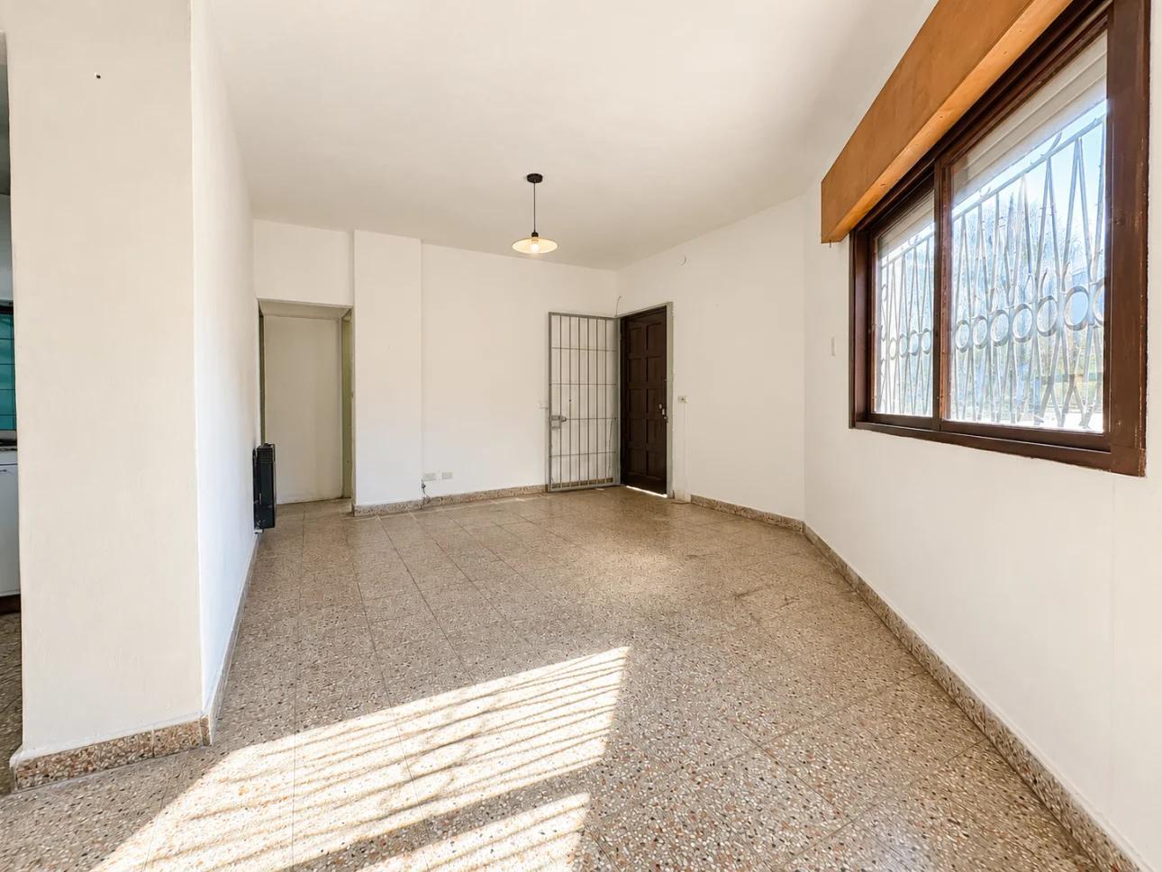 Foto de PH de 2 ambientes con patio y cochera, imagen 1