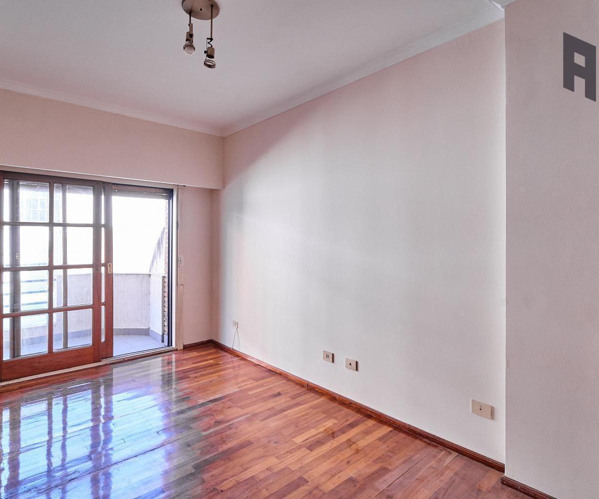 Venta Espectacular Piso, 5 Ambientes, 2 Cocheras, Baulera, Doble Balcón y Patio en Caballito 1
