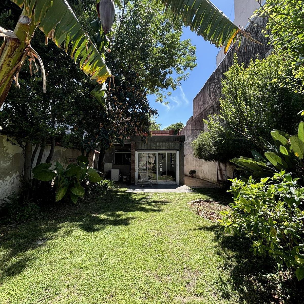 Venta Casa 4 Ambientes en Parque Chacabuco con Parque y Cochera 5