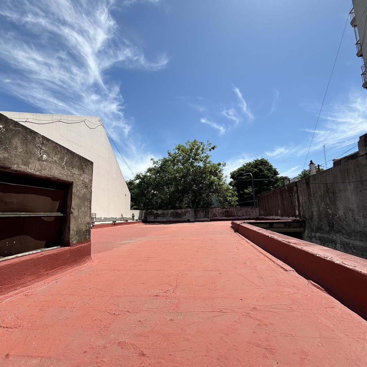Venta Casa 4 Ambientes en Parque Chacabuco con Parque y Cochera 4