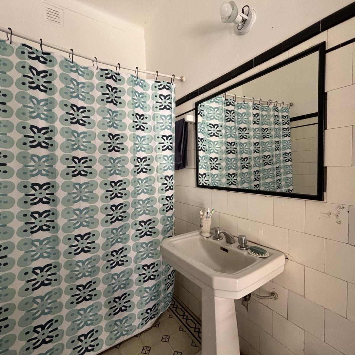 Venta Casa 4 Ambientes en Parque Chacabuco con Parque y Cochera 3