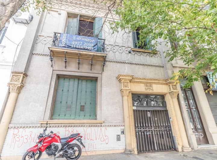 Retasada--Casa 10 ambientes en venta, patio, terraza, parrilla y cochera 2