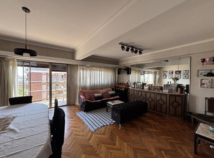 OPORTUNIDAD Venta luminoso semipiso 5 ambientes en Caballito, cochera, seguridad, balcon al frente, 2