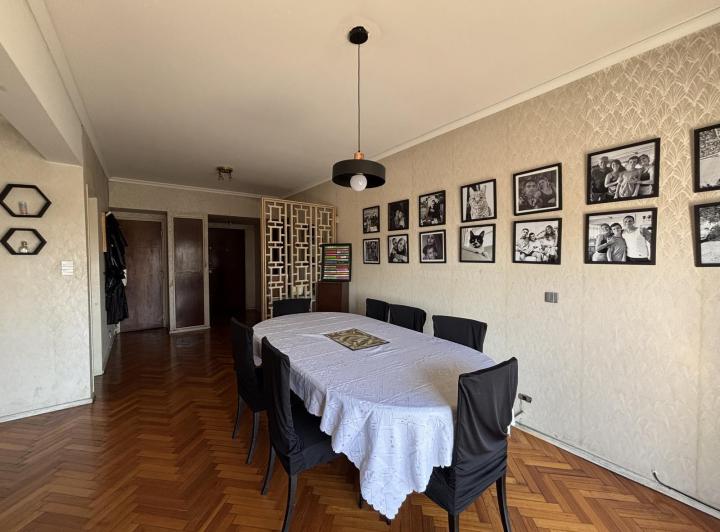 OPORTUNIDAD Venta luminoso semipiso 5 ambientes en Caballito, cochera, seguridad, balcon al frente, 5