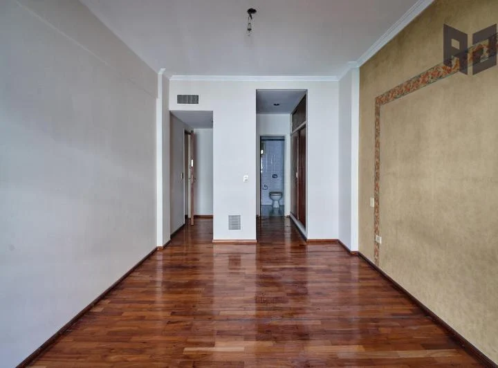 Venta espectacular piso, 5 ambientes, 2 cocheras, baulera, doble balcón y patio en Caballito 5