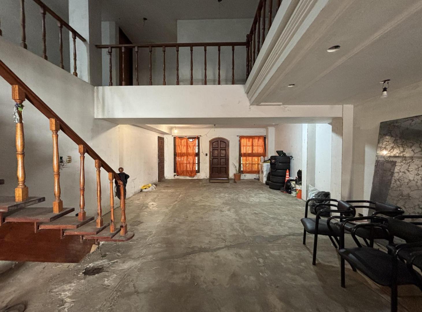 Venta Casa terreno propio, 2 viviendas con patio, pileta, quincho y terraza en Parque Chacabuco