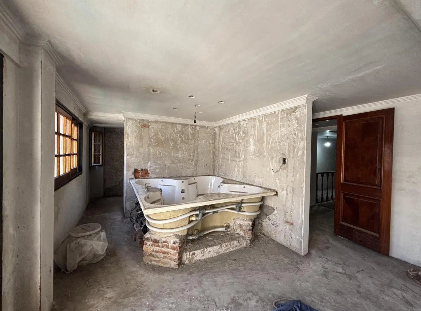 Venta Casa terreno propio, 2 viviendas con patio, pileta, quincho y terraza en Parque Chacabuco 2
