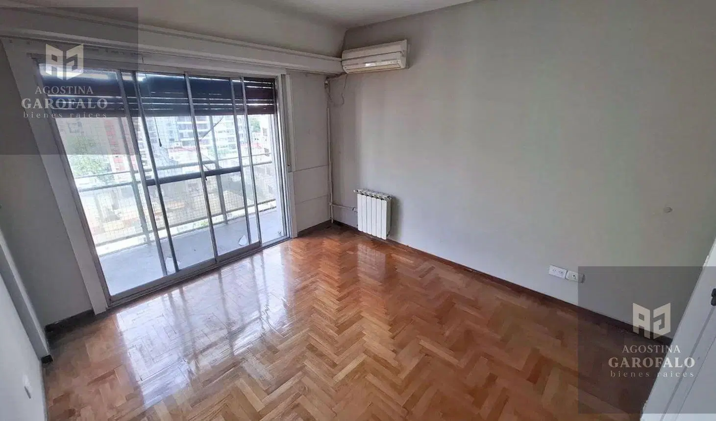 Venta piso completo de 4 ambientes, balcon corrido al frente, espacio guardacoche, apto crédito 2