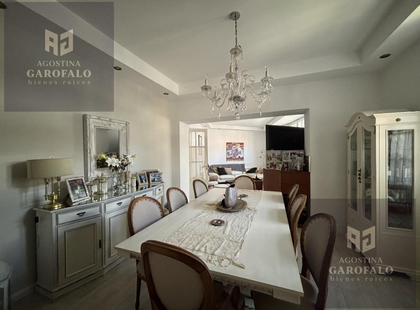 Foto de Venta Casa 5 ambientes con jardin y cochera en Parque Chacabuco Barrio, imagen 2