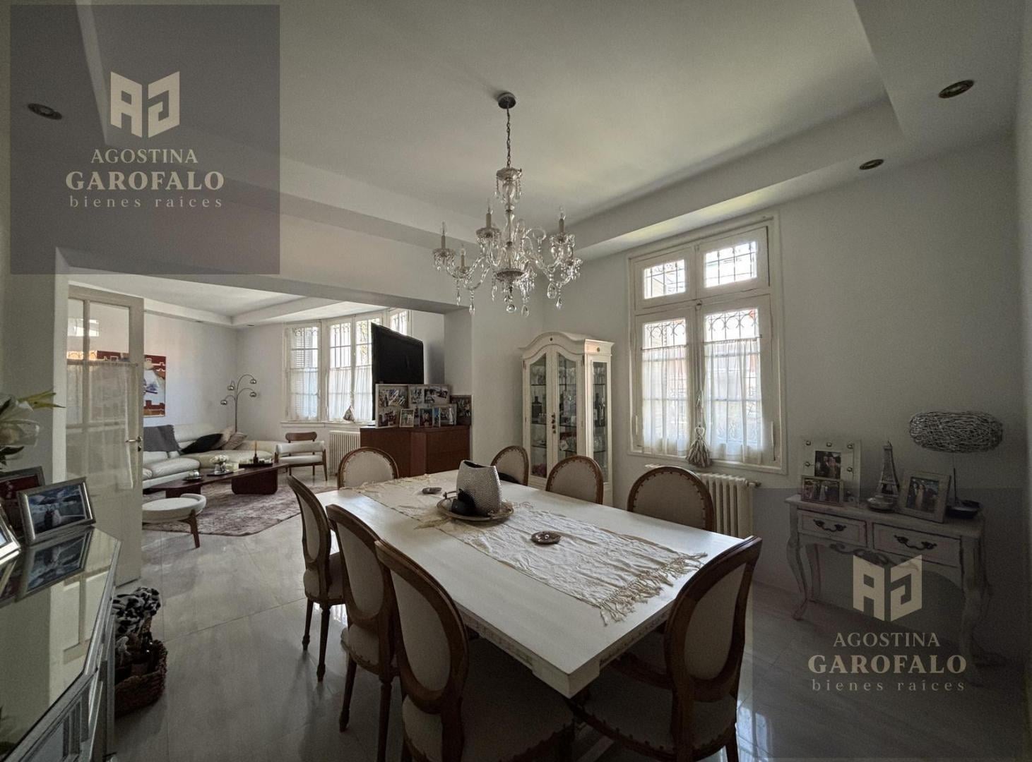 Foto de Venta Casa 5 ambientes con jardin y cochera en Parque Chacabuco Barrio, imagen 1