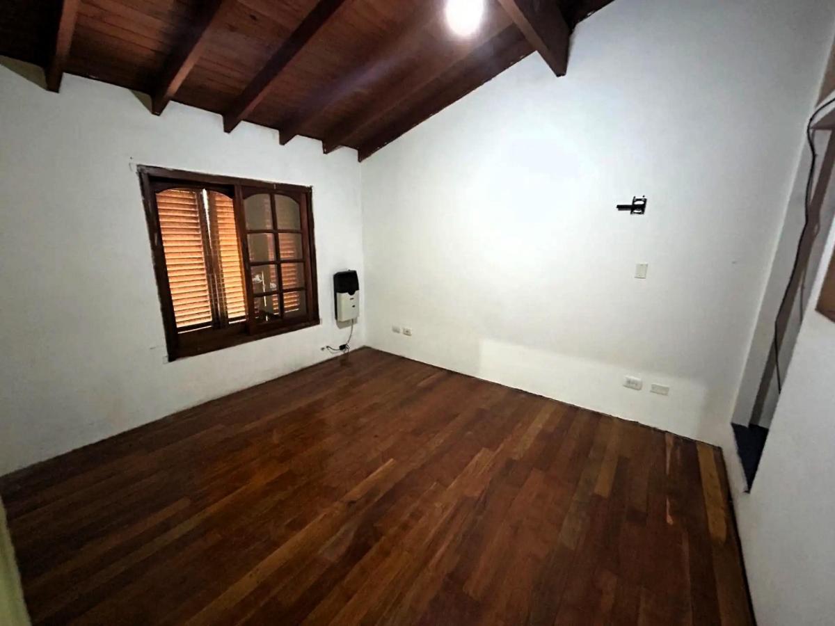 Venta de Casa Multifamiliar, a Refaccionar. 2