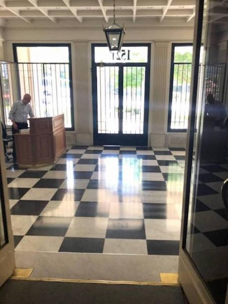 Excelente Piso en Venta de 3 Dorm., y Dos Cocheras Espacios 2