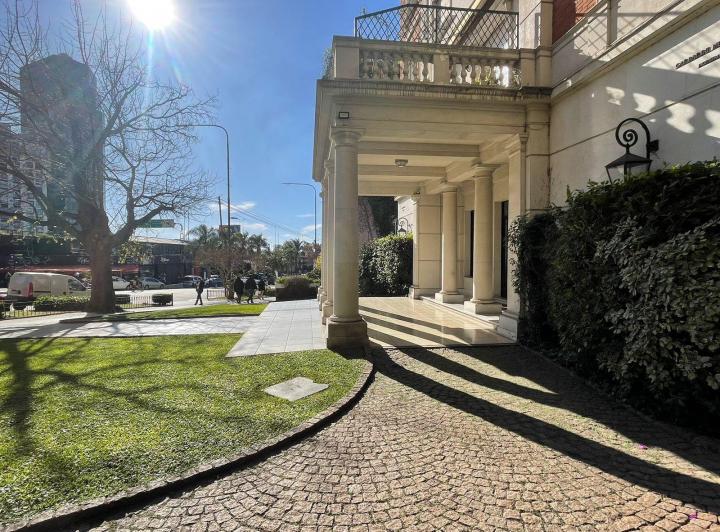 Excelente piso en venta de 3 dormitorios, y dos cocheras espacios 4