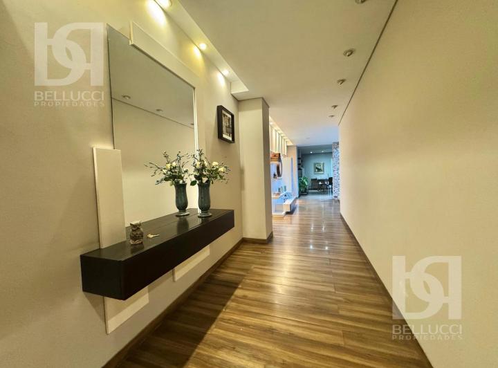 Casa de 6 ambiente en VENTA en barrio Güemes 4