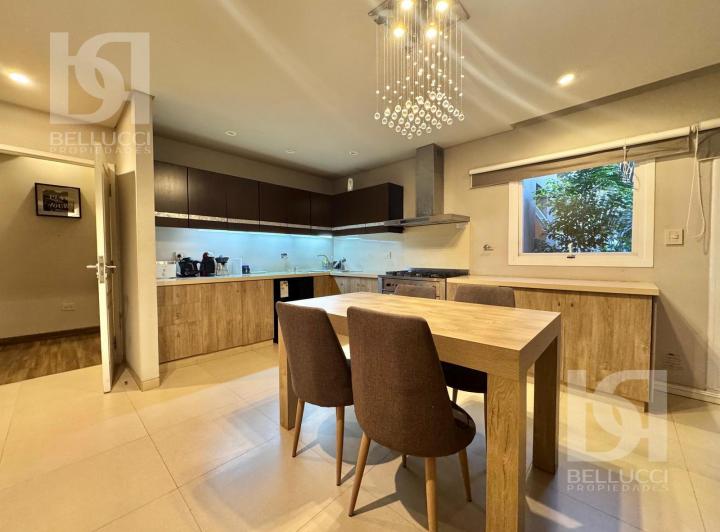 Casa de 6 ambiente en VENTA en barrio Güemes 5