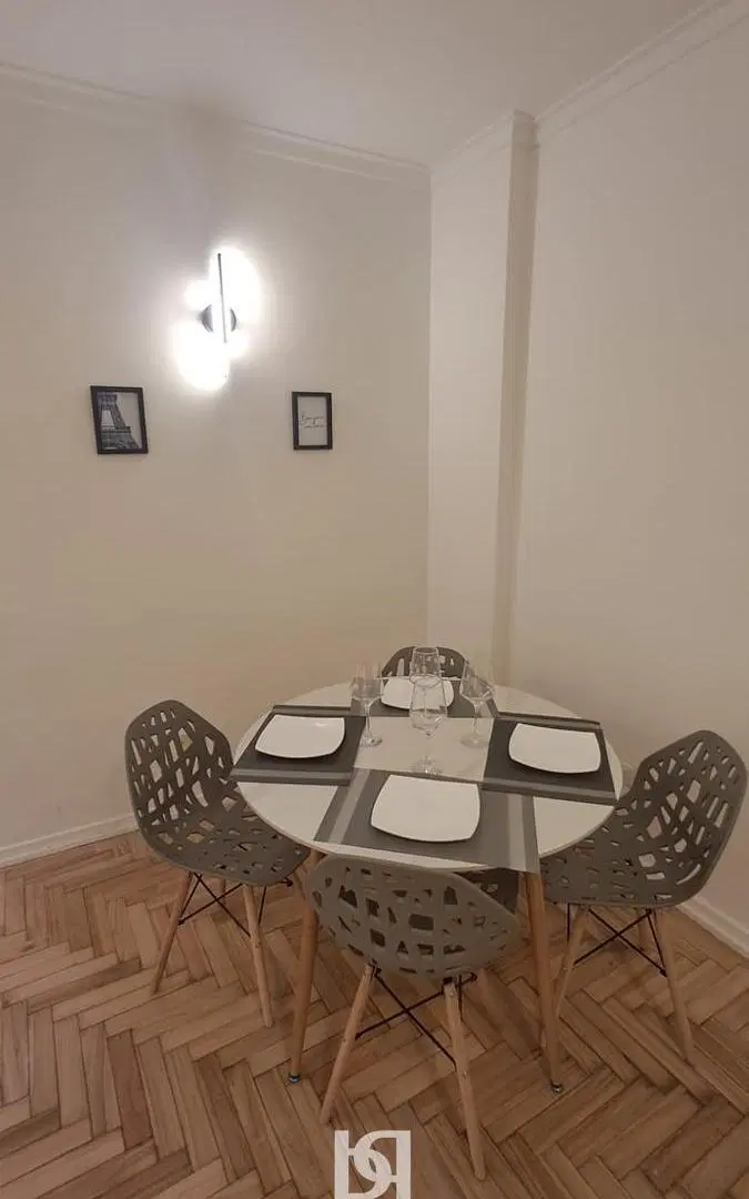 DEPARTAMENTO DE DOS AMBIENTES CON PATIO Y BALCON 3