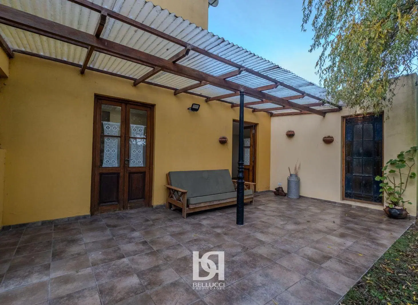 CASA DE 3 AMBIENTES EN LOTE PROPIO EN LA CALETA 8