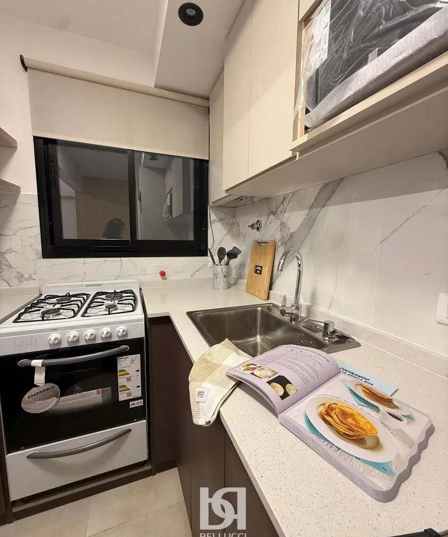 DEPARTAMENTO DE 2 AMBIENTES A LA CALLE CON BALCON SALIENTE 2