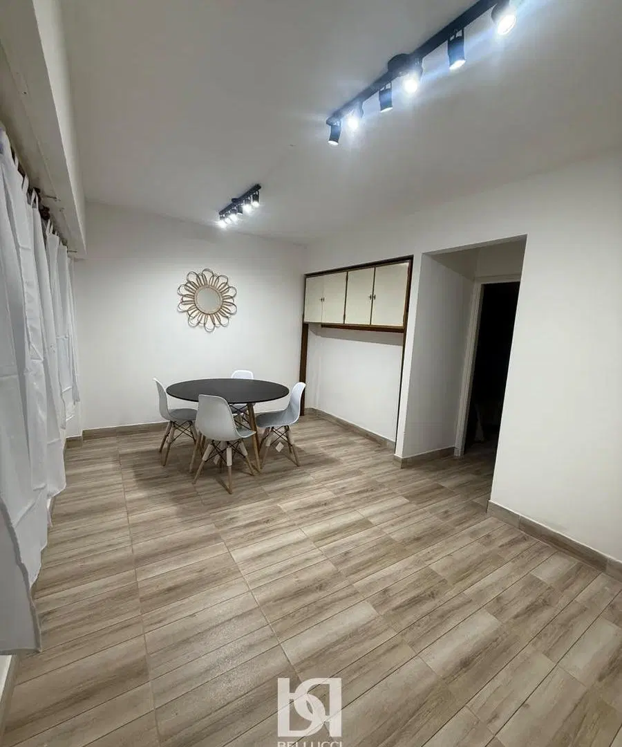 DEPARTAMENTO DE 2 AMBIENTES CON BALCON A LA CALLE 2
