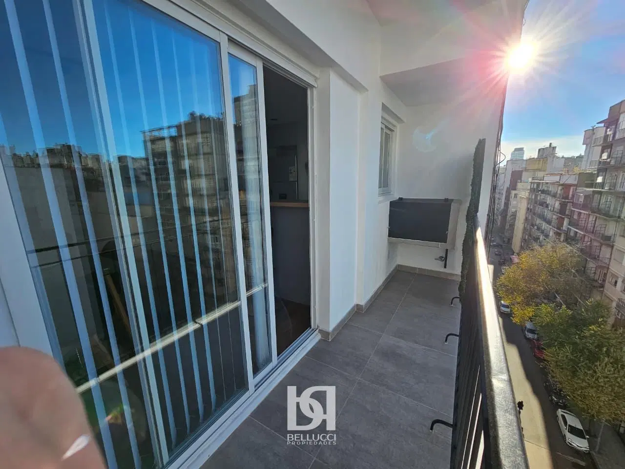 DEPARTAMENTO DE 2 AMBIENTES AL FRENTE CON BALCON SALIENTE 5