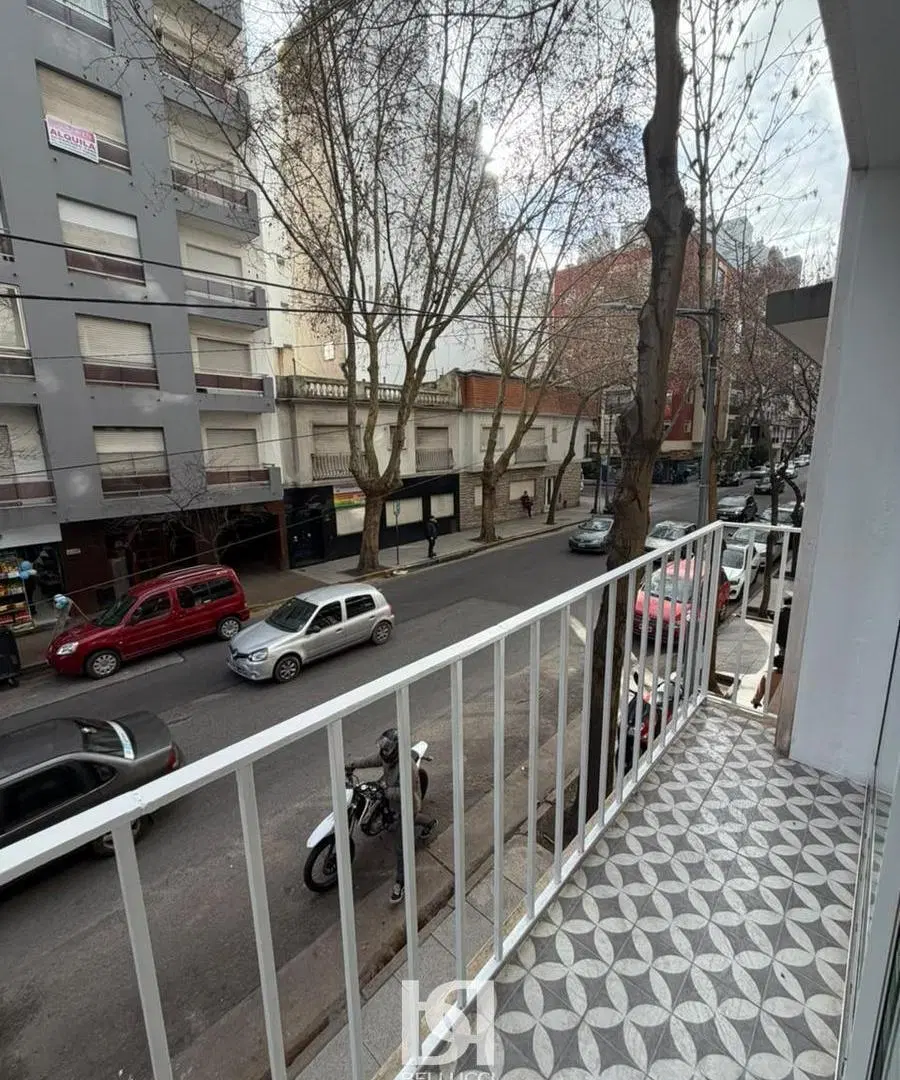 DEPARTAMENTO DE 3 AMBIENTES A LA CALLE CON BALCON EN VENTA 4