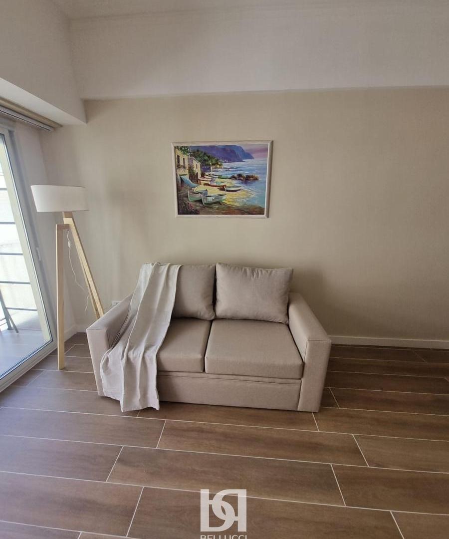 Foto de DEPARTAMENTO DE 3 AMBIENTES RECICLADO A NUEVO CON BALCON SALIENTE, imagen 2