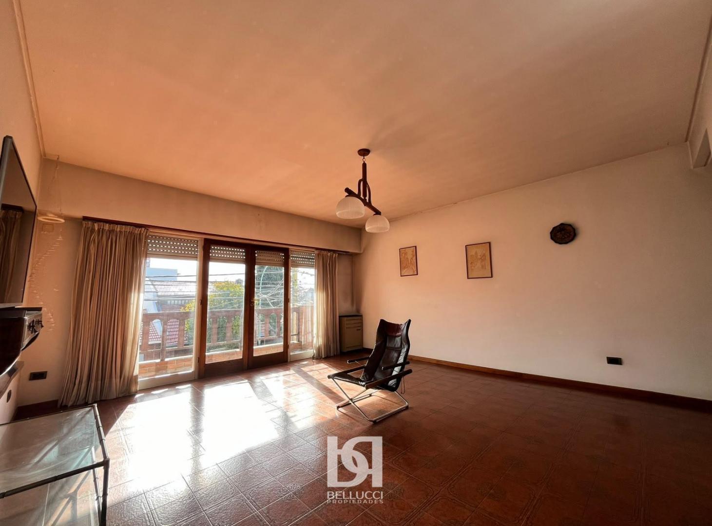 Foto de Casa 4 ambientes con patio, quincho y balcón en venta, imagen 5