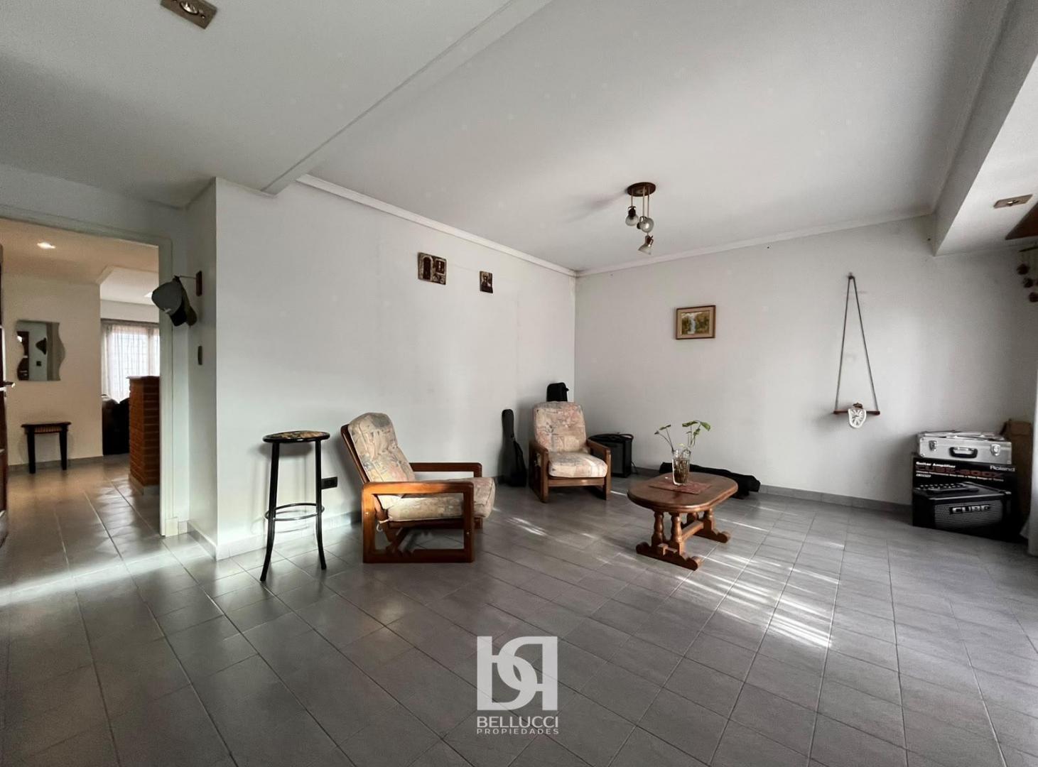 Foto de Casa 4 ambientes con patio, quincho y balcón en venta, imagen 4