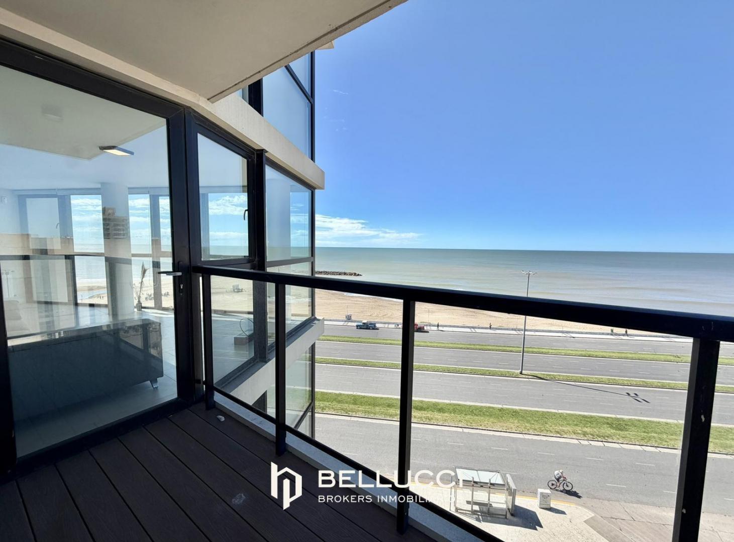 Foto de DEPARTAMENTO 3 AMBIENTES CON COCHERA DOBLE Y BALCON FRENTE AL MAR, imagen 2