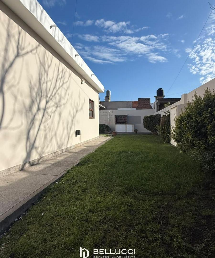 Foto de CASA AMERICANA CON JARDIN Y GARAGE EN BARRIO "EL GAUCHO", imagen 2