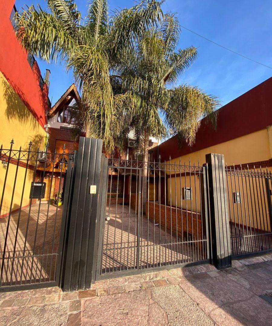 Foto de Venta | Villa Urquiza | Duplex 5 Amb - 2 Coch - Fondo | Nahuel Huapi Al, imagen 2