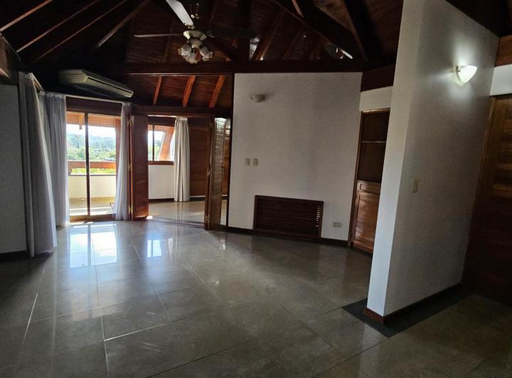 Casa apta comercial en venta/alquiler metros Av. Recta 4