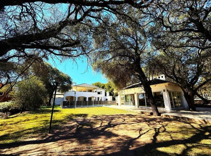 Las Delicias – Casa Amoblada con Pileta y Quincho en Alquiler 2